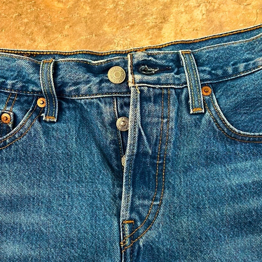 Vintage levi 501 shorts - Picture 2 of 4